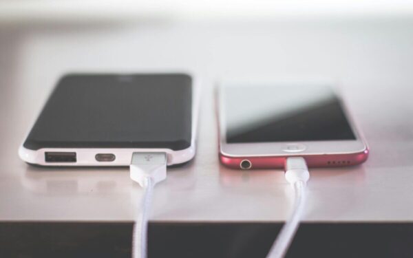 2025 m. telefonų baterijų reitingas – iPhone nepakliuvo į TOP-5