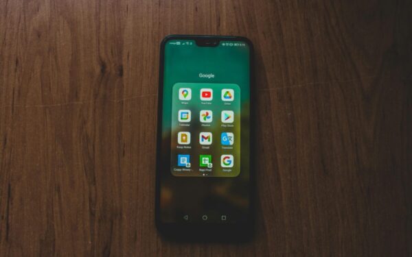 „Meta“ ir „Google“ pralaimėjo bylą: kaltinimai dėl sukeliamos priklausomybės vartotojams