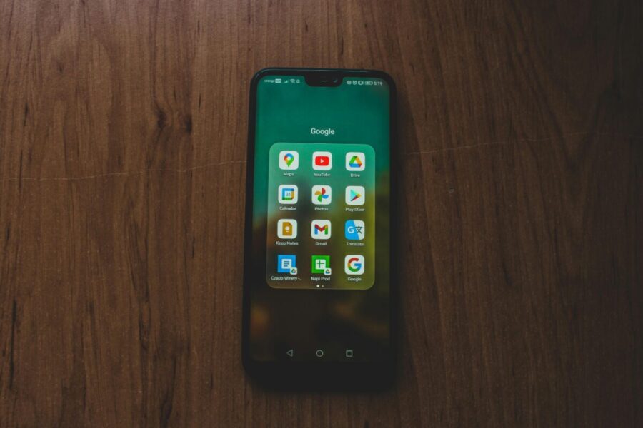 „Meta“ ir „Google“ pralaimėjo bylą: kaltinimai dėl sukeliamos priklausomybės vartotojams