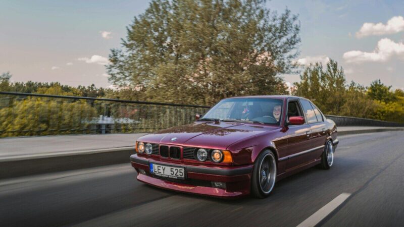 Vilniuje BMW perėjoje partrenkė 90-metį: senolis atsidūrė ligoninėje, pradėtas tyrimas