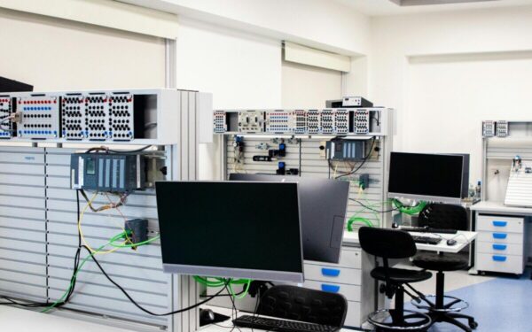 Elektromobilių ateitis artėja: pasiektas reikšmingas akumuliatorių efektyvumo šuolis