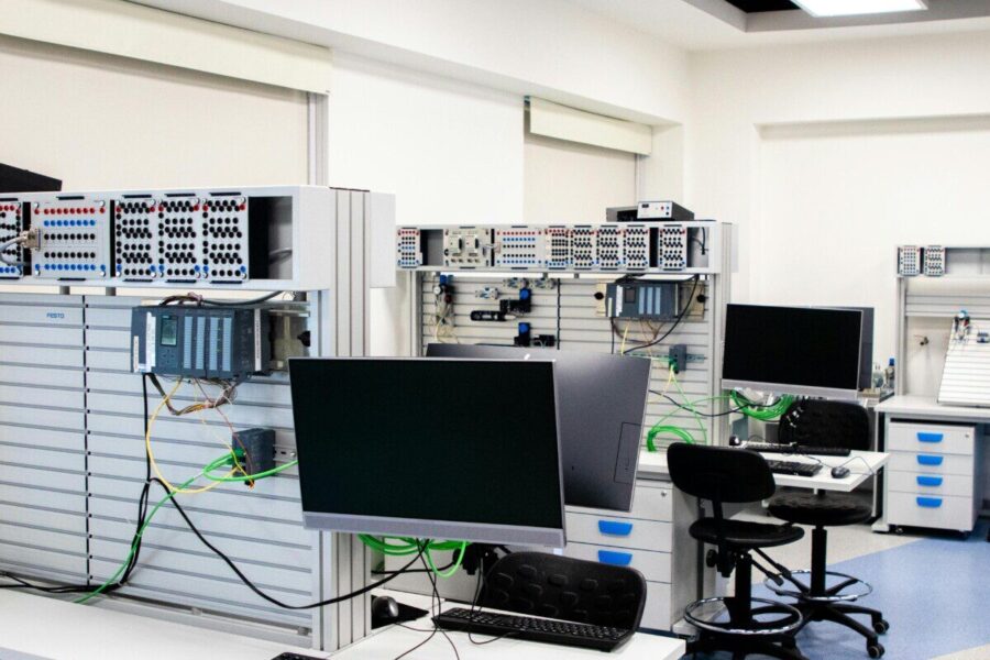 Elektromobilių ateitis artėja: pasiektas reikšmingas akumuliatorių efektyvumo šuolis