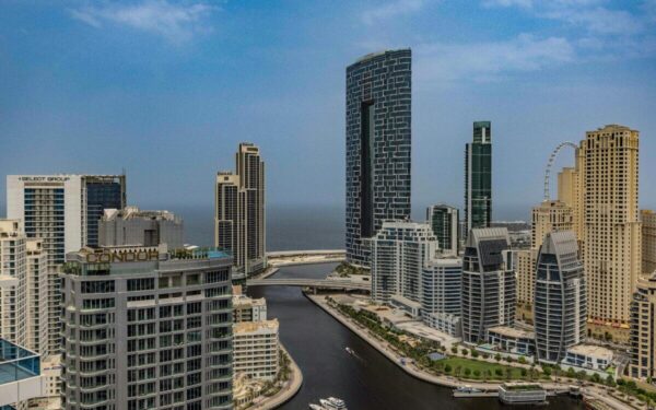 Dubajuje sulaikyta 25-erių mergina: jai gresia kalėjimas iki gyvos galvos, o istorija skamba kaip tikras košmaras