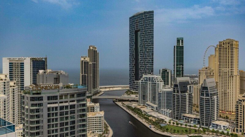 Dubajuje sulaikyta 25-erių mergina: jai gresia kalėjimas iki gyvos galvos, o istorija skamba kaip tikras košmaras