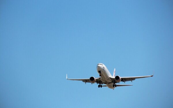 Keliautojams svarbi žinia: dėl situacijos Artimuosiuose Rytuose keičiami kai kurie skrydžiai iš Lietuvos oro uostų