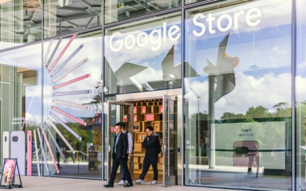 „Google“ ruošia itin paprastą sprendimą: vienas gestas ir failai jau kitame telefone