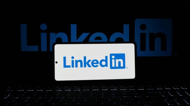 Tai gali paliesti ir jus: ekspertai ragina skubiai pasitikrinti, kas slypi už „LinkedIn“ ryšių