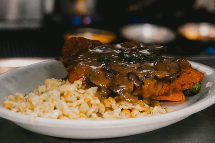 Sultingo ir traškaus kepsnio paslaptys: sužinokite, kaip pagaminti Bavarijos šnicelius