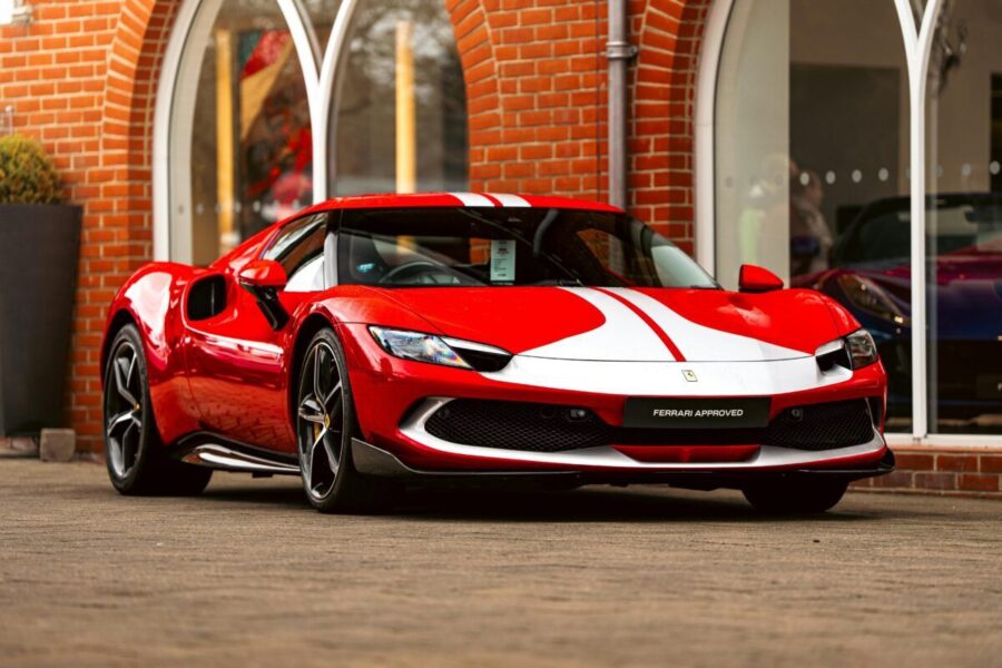 „LoveFrom“ kūrinys „Ferrari Luce“: technologijos, stiklas ir nauja vairavimo patirtis