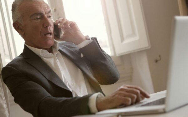 Naujas smūgis sukčiams? LB siūlo leisti bankams susigrąžinti apgaule išviliotus pinigus