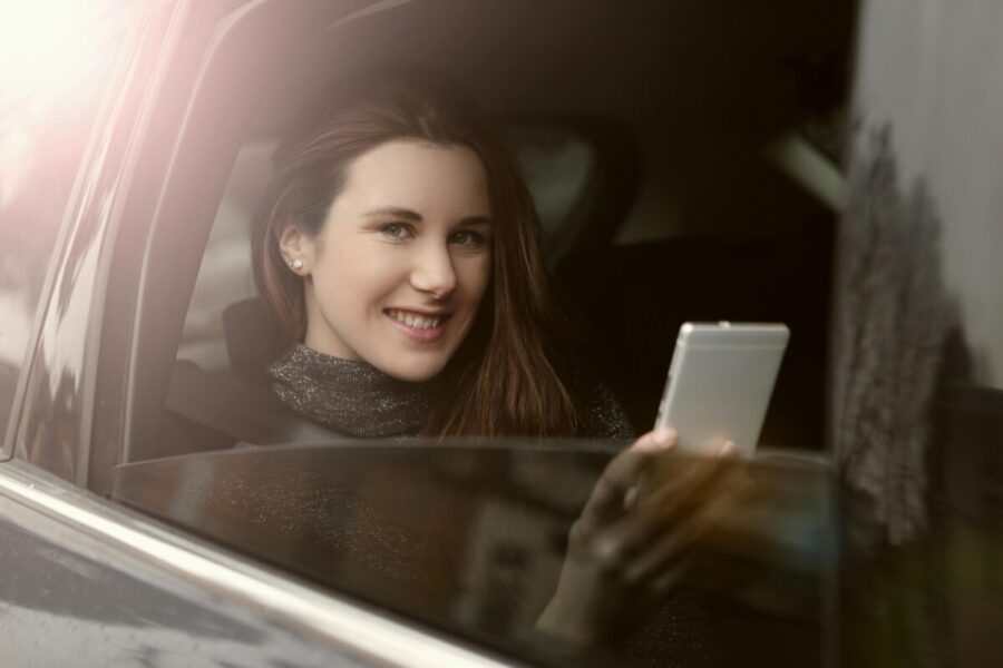 „Google“ keičia „Android Auto“: atnaujintas dizainas ir sprendžiamos ryšio problemos