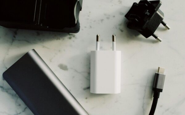 Kodėl jūsų telefonas kraunasi lėtai: ekspertų patarimai USB‑C naudotojams