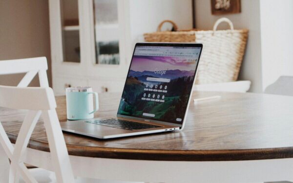 „Apple“ ruošia itin pigų „Macbook“ kompiuterį, atskleidžiama, kokius kompromisus priims gamintojas