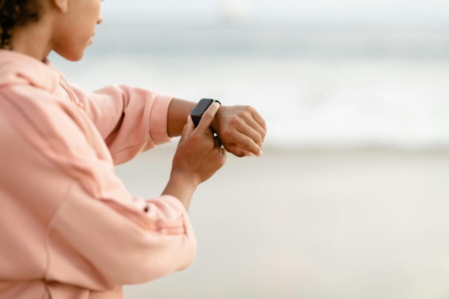 „Google“ ruošia netikėtą „Fitbit“ staigmeną: mažiau funkcijų, bet daugiau dėmesio sveikatai