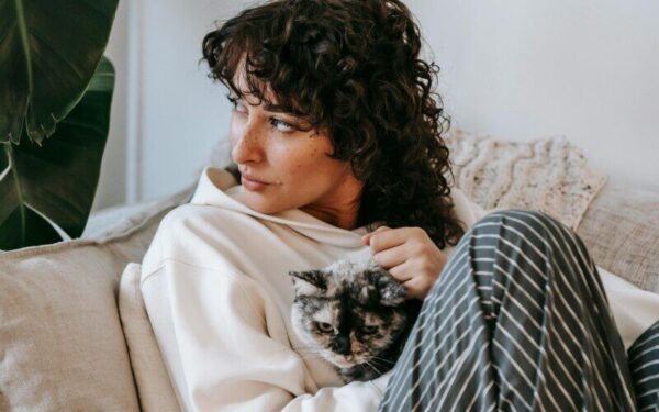 Veterinarai atskleidė, kodėl katės pasirenka vos vieną žmogų ir to priežastis ne maistas