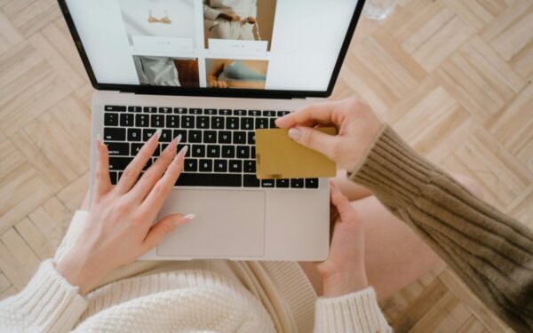 Skubus bankų įspėjimas: jei atsiskaitote internetu ne taip, rizikuojate prarasti visus pinigus