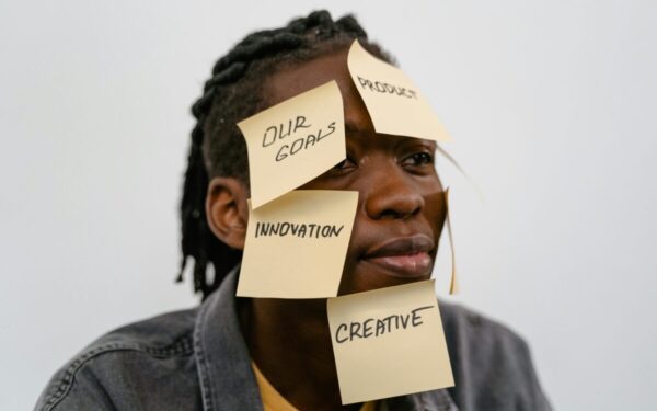 Sprendimų minimalizmas: paprastas būdas sumažinti kasdienę įtampą ir praktiniai patarimai