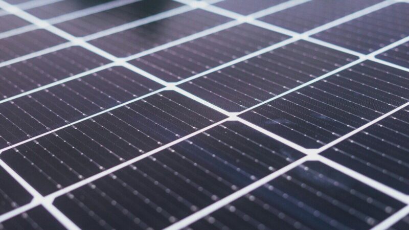 Mokslininkų atradimas gali pakeisti saulės energetiką: efektyvumas pasiekė naują lygį