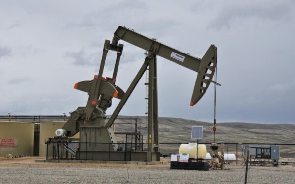 Vytenis Šimkus: įtampa Artimuosiuose Rytuose jau stumia naftą aukštyn, investuotojai traukiasi į saugesnius aktyvus