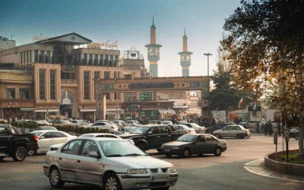 Khamenei mirtis sukrėtė Iraną: vieni švenčia, kiti gedi, daugelį kausto nerimas