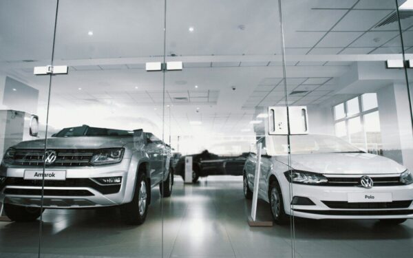 „Volkswagen” desperatiškai ieško milijardo: masinė vadovų kaita ir slaptas taupymo planas