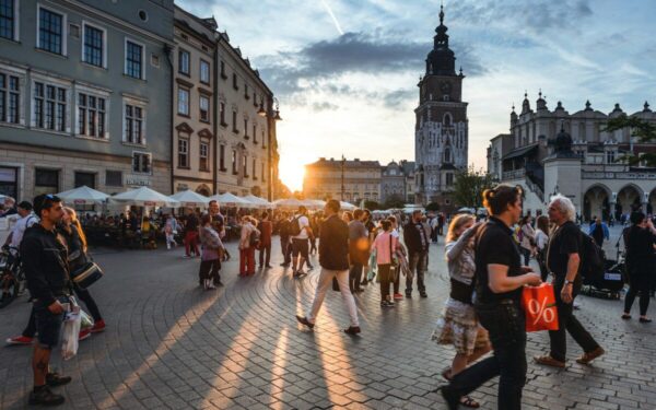 Europa įspėjama apie naują grėsmę: Rusijos tarnybos verbuoja keliaujančius piliečius ir planuoja diversijas
