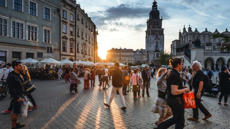 Europa įspėjama apie naują grėsmę: Rusijos tarnybos verbuoja keliaujančius piliečius ir planuoja diversijas