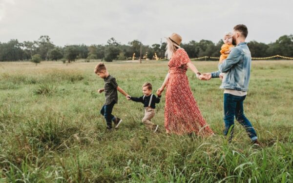 Valdžia dalija finansines lengvatas, bet ar prieš tai neatėmė daugiau: jaunoms šeimoms siūloma pagalba