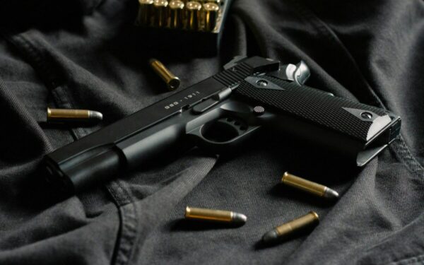 Saugumo jausmas ar auganti įtampa? Lenkijoje sparčiai daugėja ginklų leidimų