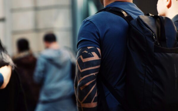 Komplikacijos po tatuiruotės: raudonos spalvos dažai išprovokavo sisteminę alerginę reakciją