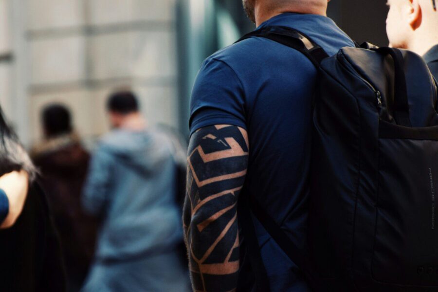 Komplikacijos po tatuiruotės: raudonos spalvos dažai išprovokavo sisteminę alerginę reakciją