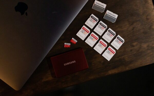 SSD kainos šokiruoja: dėl dirbtinio intelekto bumo kietieji diskai tapo brangesni už auksą