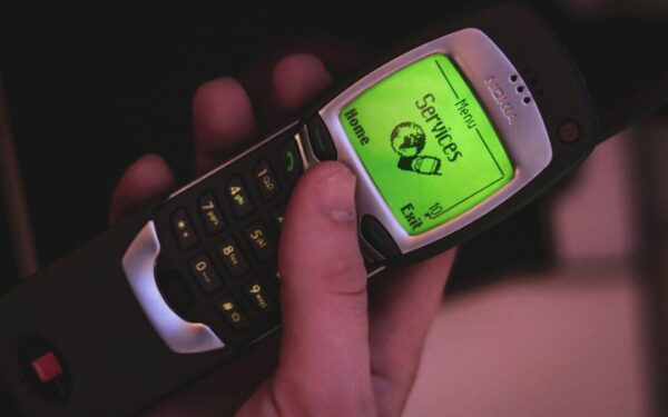 Legendinė „Nokia 3310“ sugrįžta: atskleista tikroji priežastis, kodėl telefono baterija laikė savaitę