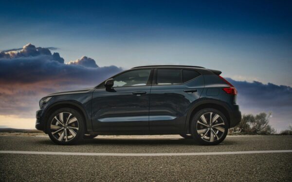 Naujas „Volvo“ elektromobilis nustebino daugelį: pralenkia net dyzelius ir nuvažiuoja įspūdingą atstumą