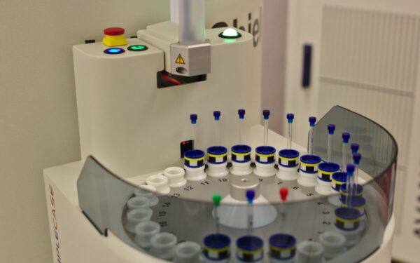 KTU chemikų triumfas: atskleista slapta mentorystės formulė, skatinanti geriausias disertacijas šalyje