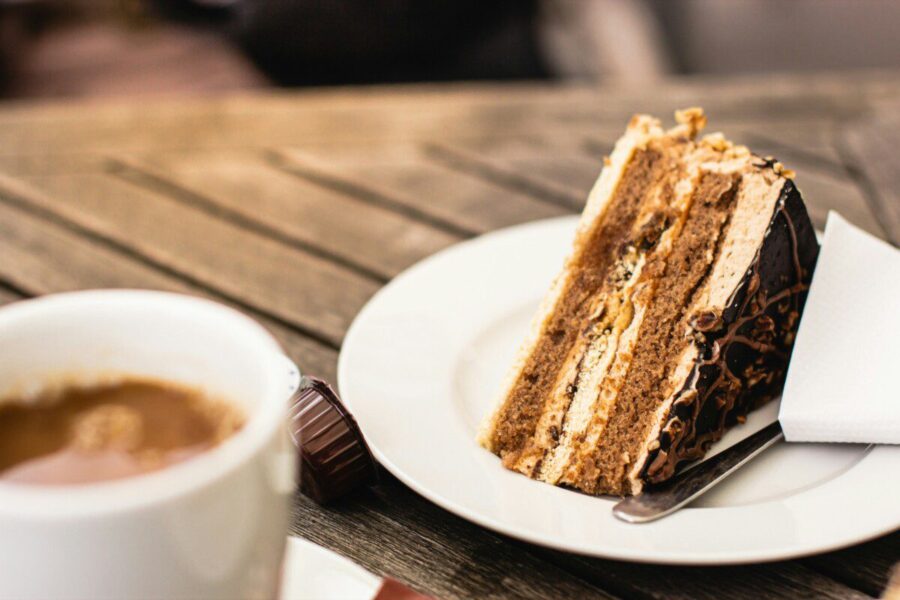 Milijoninis kavos ir karamelės tortas: neįtikėtinai purus, sodrus ir paprastas