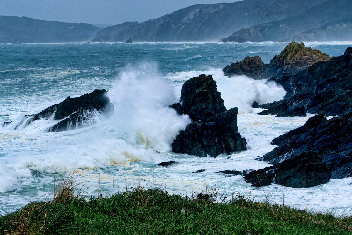 Europa išgyveno tikrą katastrofą: šokiruojančios bangos ir vėjas kėlė pavojų net ir gyvybėms