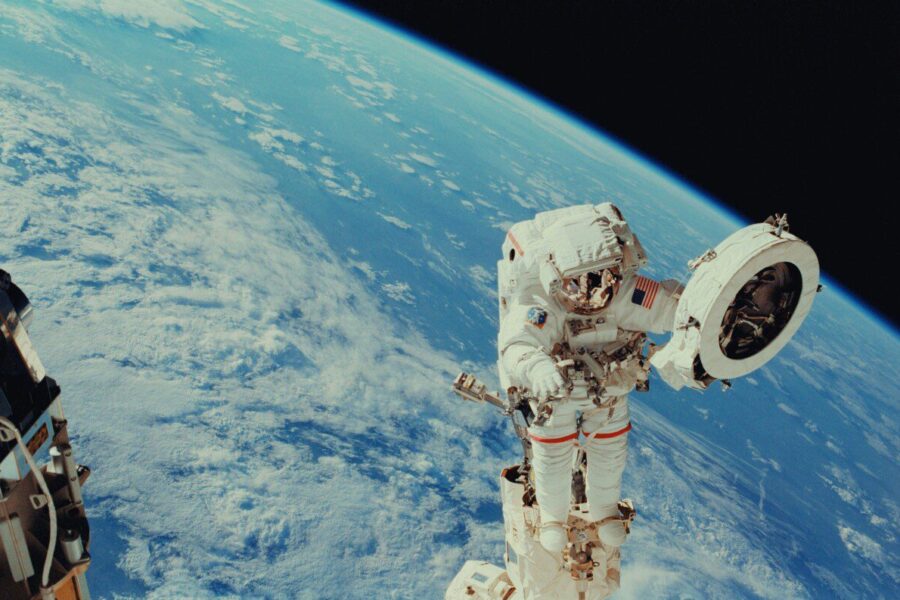 Dramatiška NASA legendos misija: pasitraukė grįžusi iš devynis mėnesius trukusios misijos