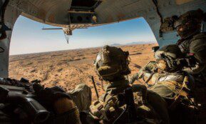 Pagerbti misijoje „Tvirta parama“ Afganistane dalyvavę Specialiųjų operacijų pajėgų kariai. SOP nuotr.