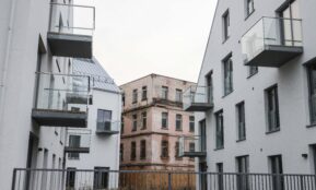 Naujos ir senos statybos namai. Dainiaus Labučio (ELTA) nuotr.