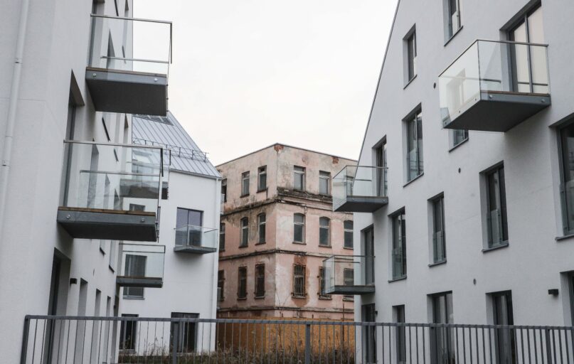 Naujos ir senos statybos namai. Dainiaus Labučio (ELTA) nuotr.