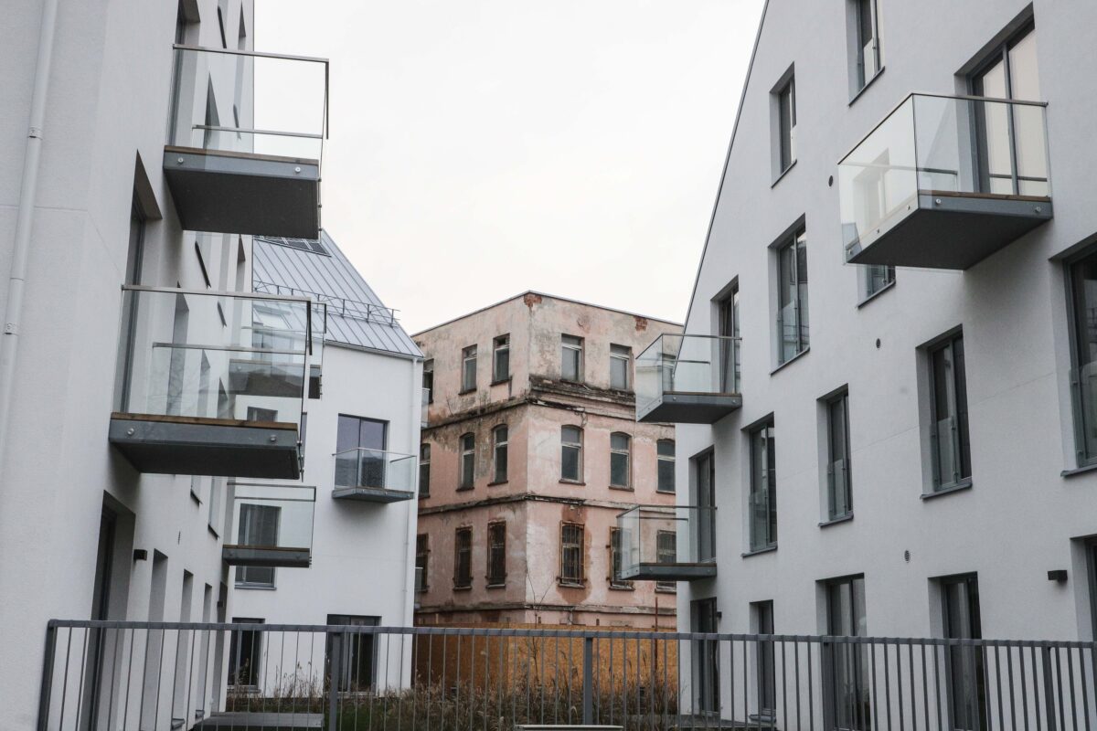 Naujos ir senos statybos namai. Dainiaus Labučio (ELTA) nuotr.