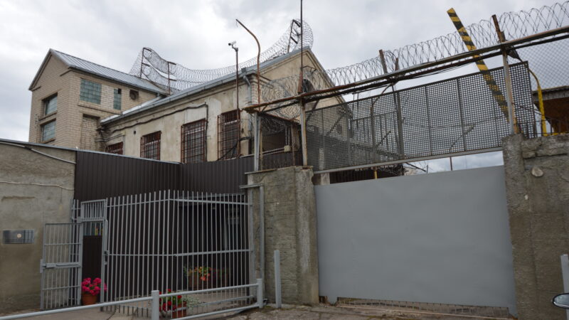 Į Pravieniškių kalėjimą negrįžo nuteistasis, dingo po vizito Rumšiškių poliklinikoje