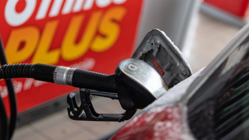 Svarbi žinia dyzelinių automobilių vairuotojams: sužinokite, kas bus uždrausta degalinėse