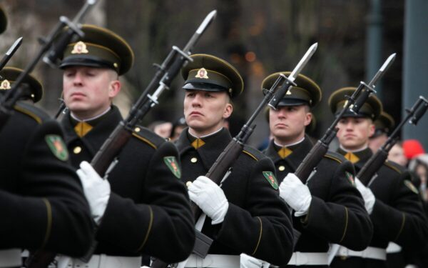 Ar Europa mus apsaugos laiku? Lietuva skambina pavojaus varpais dėl regiono karinio mobilumo