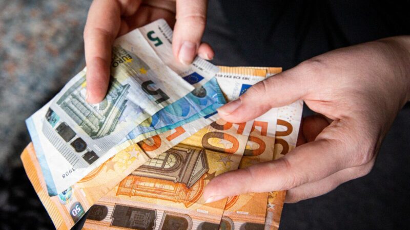 Dirbate daugiau, bet gaunate vis mažiau? Štai kas gali viską apversti aukštyn kojomis