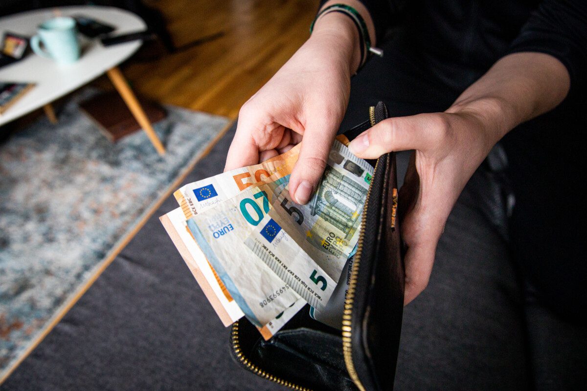 SEB bankas siunčia kritinį įspėjimą: galite likti be savo pensijos pinigų, būtina reaguoti dabar