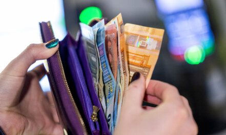 Mokėjimo kortelė. Juliaus Kalinsko (ELTA) nuotr.