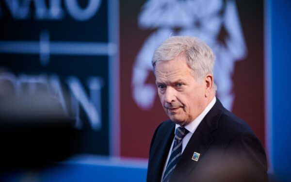 Buvęs Suomijos prezidentas įspėja: Europa privalo ruoštis gynybai be JAV pagalbos