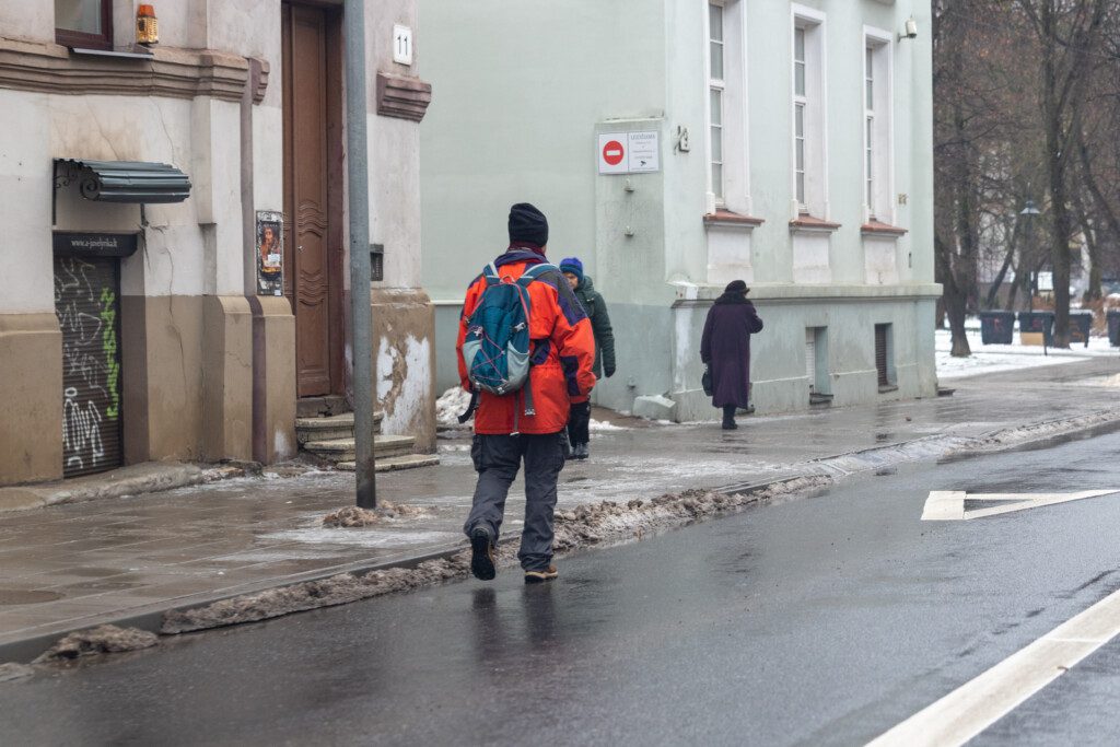 Slidūs šaligatviai Vilnius. ELTA / Julius Kalinskas nuotr.